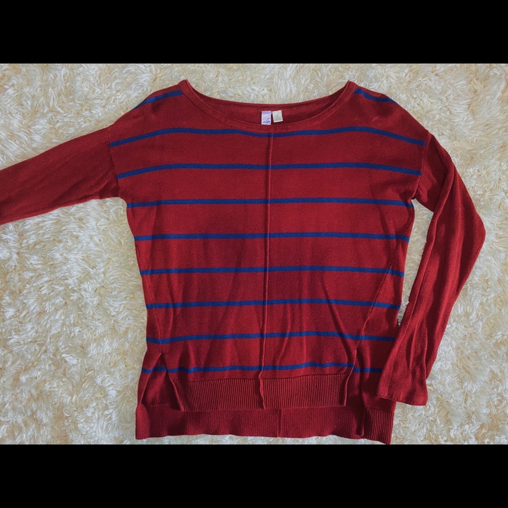 red and blue stripe long sleeve!! ❣️💈⁣⁣⁣